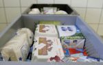 Kisten mit Lebensmitteln in einem bayerischen Flüchtlingsheim. Foto: dpa