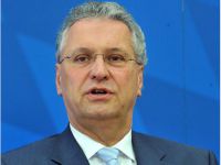 Innenminister Joachim Herrmann (CSU) kritisiert Bayerns Flüchtlingsrat scharf.
