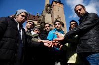 Neun Tage dauert der Hungerstreik der Iraner vor dem Würzburger Rathaus nun schon. (© dapd)