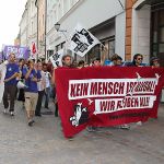 In mehreren Städten in Bayern haben am Samstag Menschen für mehr Rechte von Flüchtlingen in Deutschland protestiert. Auch in Regensburg fand eine Demonstration statt. Foto: Kellner