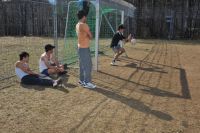 Ein Ball hilft gegen das eintönige Leben im Flüchtlingsheim (hier in der Bayernkaserne)