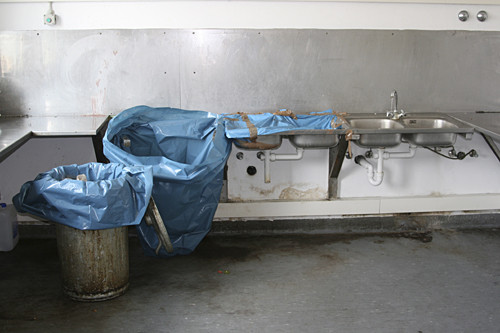 So sieht die Küche in der Gemeinschaftsunterkunft in Riem aus. Foto: privat